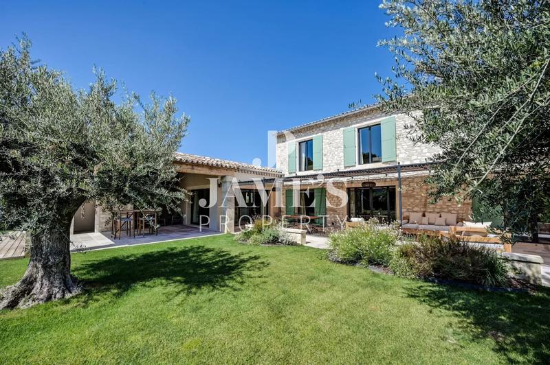 Maison - 250 m² - 5 pièces