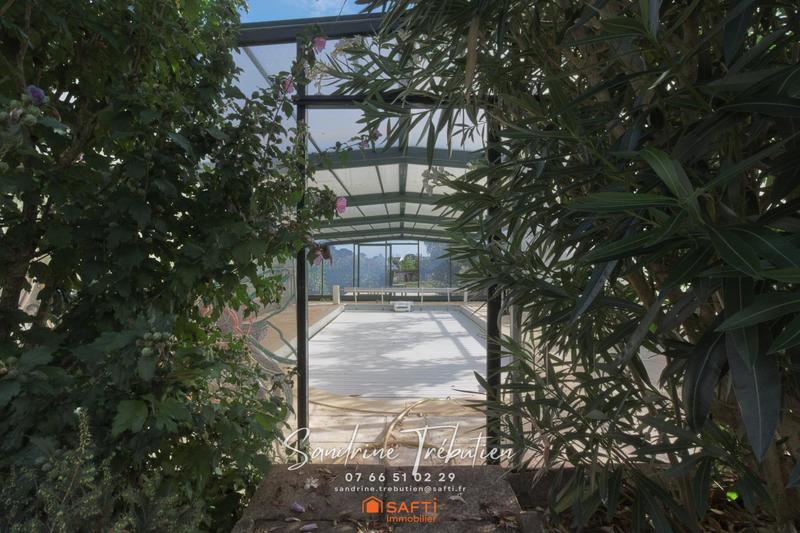 Maison - 357 m² - 12 pièces