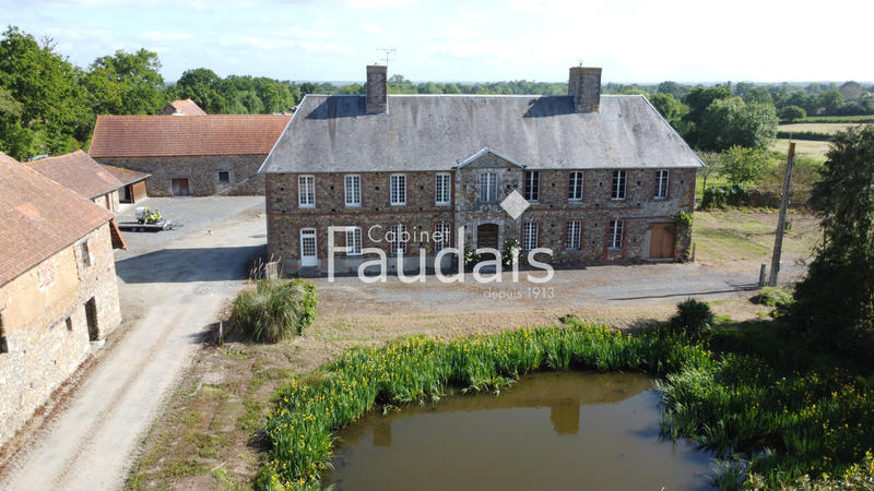 Propriété - 240 m² - 8 pièces