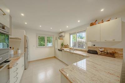 Maison - 335 m² - 12 pièces