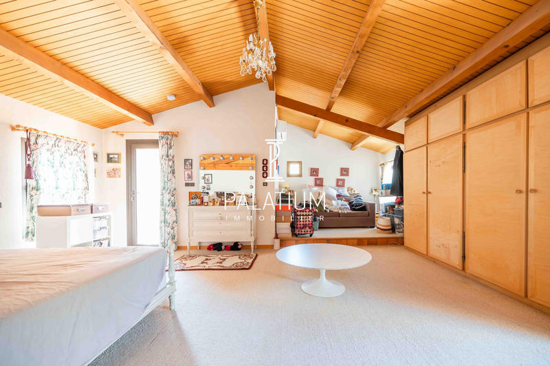 Villa - 252 m² - 6 pièces