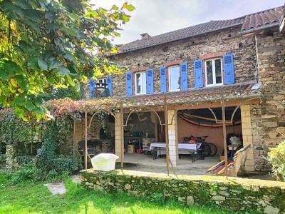 Maison - 240 m² - 9 pièces