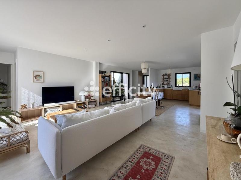 Maison - 104 m² - 4 pièces