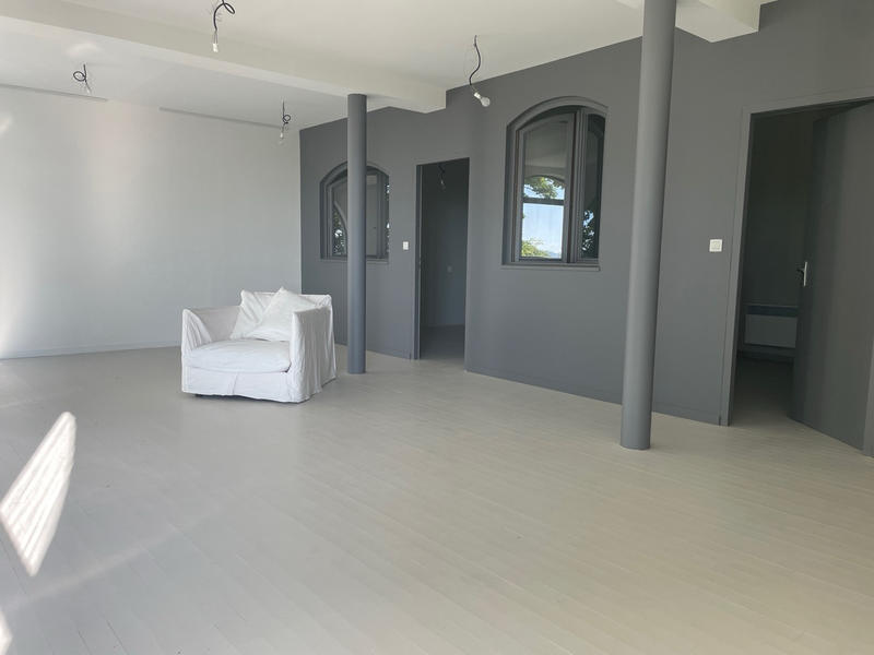 Maison - 330 m² - 13 pièces