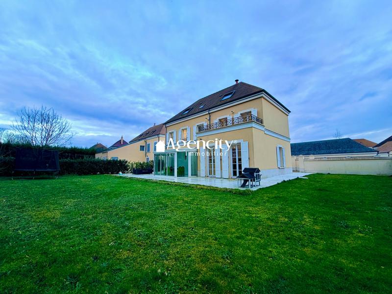 Maison - 190 m² - 7 pièces