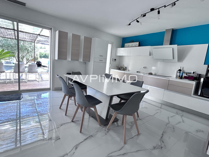 Villa - 240 m² - 7 pièces