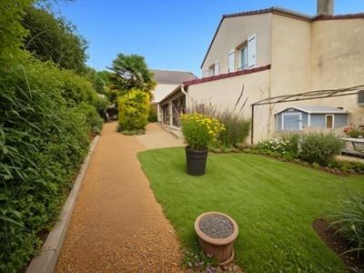 Maison - 127 m² - 7 pièces