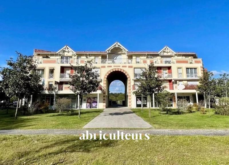 Appartement ancien - 90 m² - 4 pièces