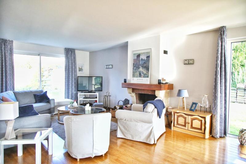 Maison - 230 m² - 8 pièces