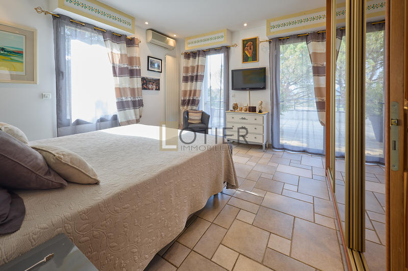 Villa - 320 m² - 8 pièces