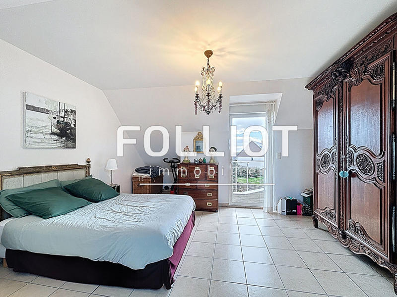 Maison - 246 m² - 11 pièces