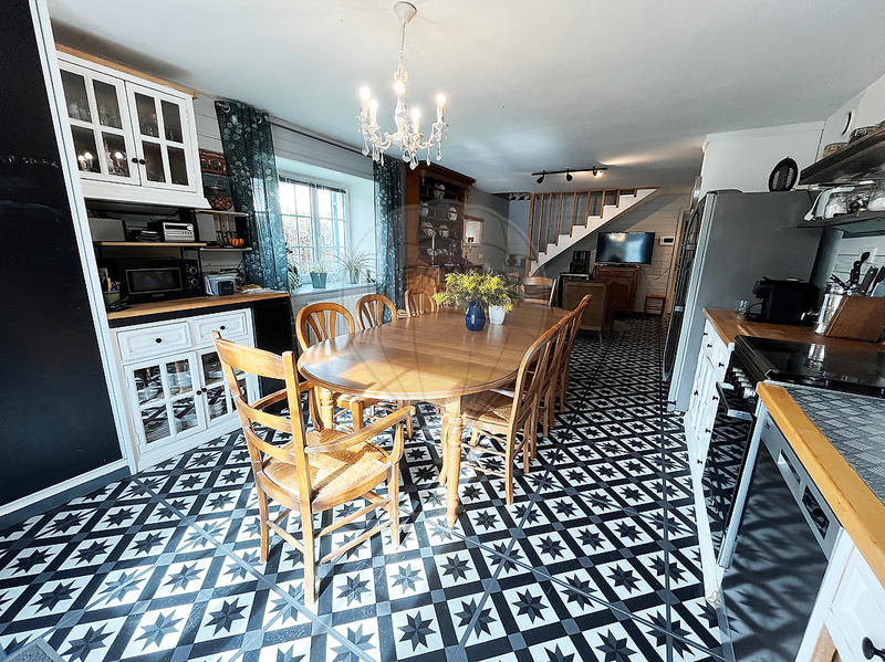 Demeure - 200 m² - 10 pièces