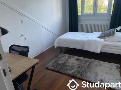 Chambre - 150 m² - 1 pièce