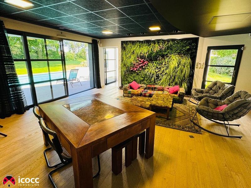 Maison - 303 m² - 11 pièces