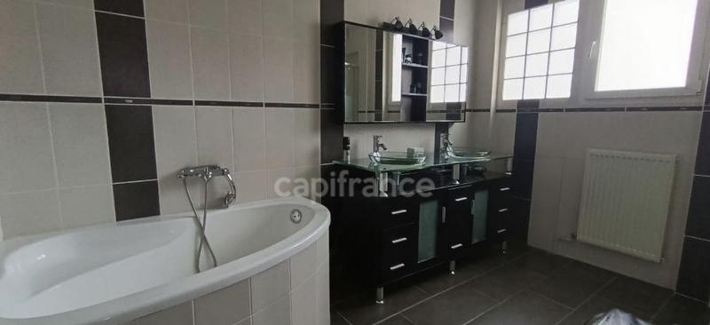 Maison - 218 m² - 10 pièces