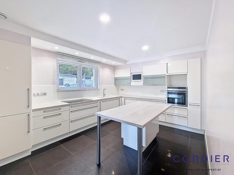 Appartement - 151 m² - 5 pièces