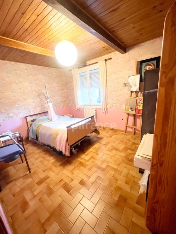 Maison - 222 m² - 7 pièces