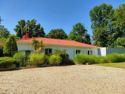 Maison - 208 m² - 8 pièces