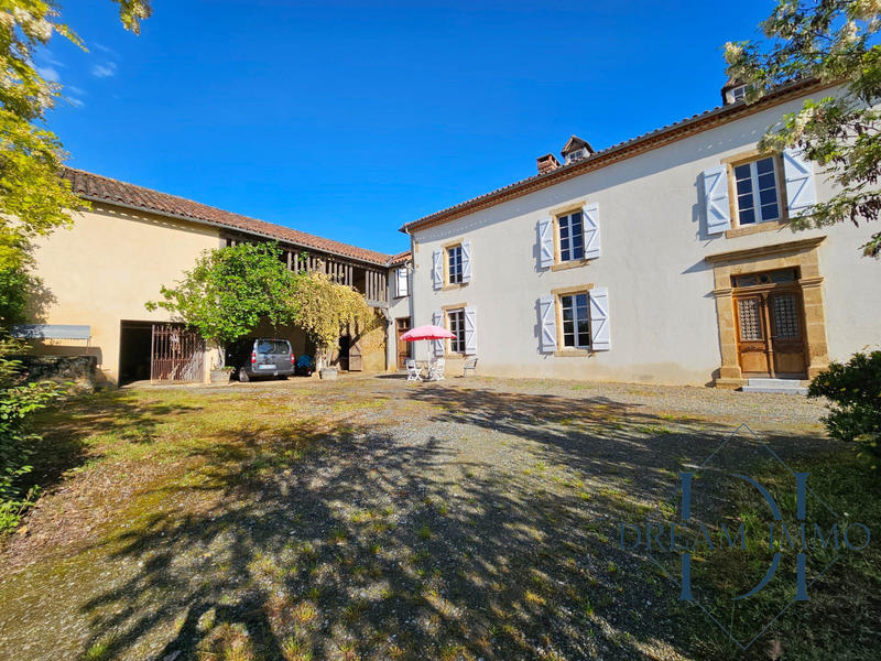 Maison - 380 m² - 9 pièces