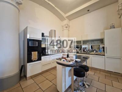 Appartement - 188 m² - 5 pièces