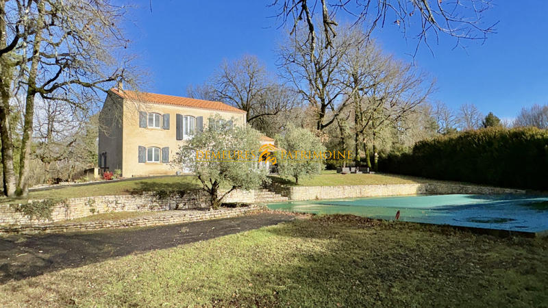 Maison - 246 m² - 6 pièces