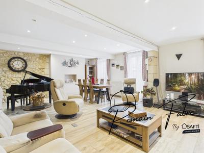 Maison - 221 m² - 6 pièces