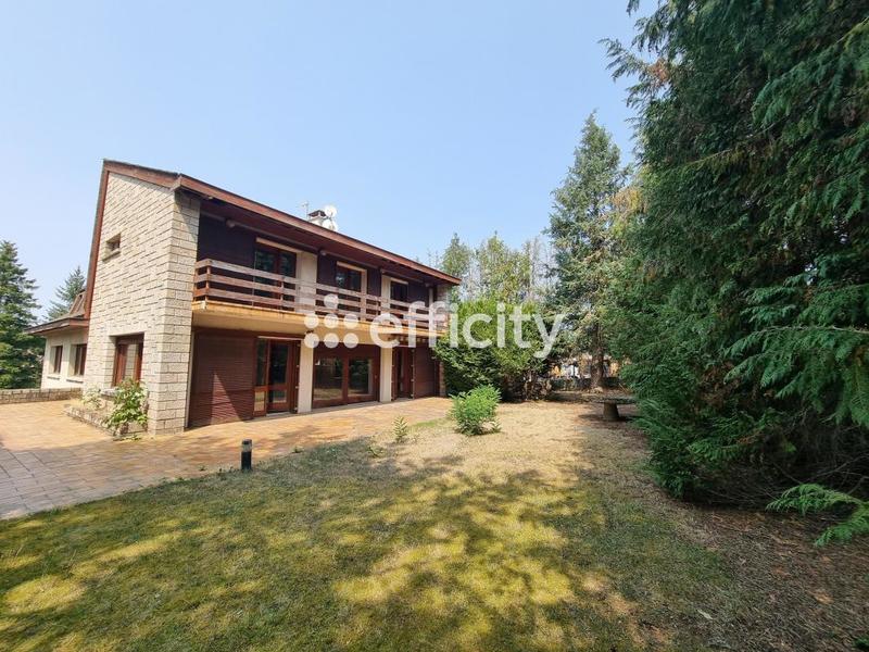 Maison - 272 m² - 11 pièces