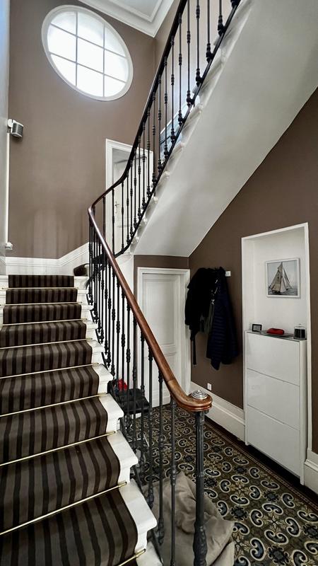 Maison - 300 m² - 8 pièces