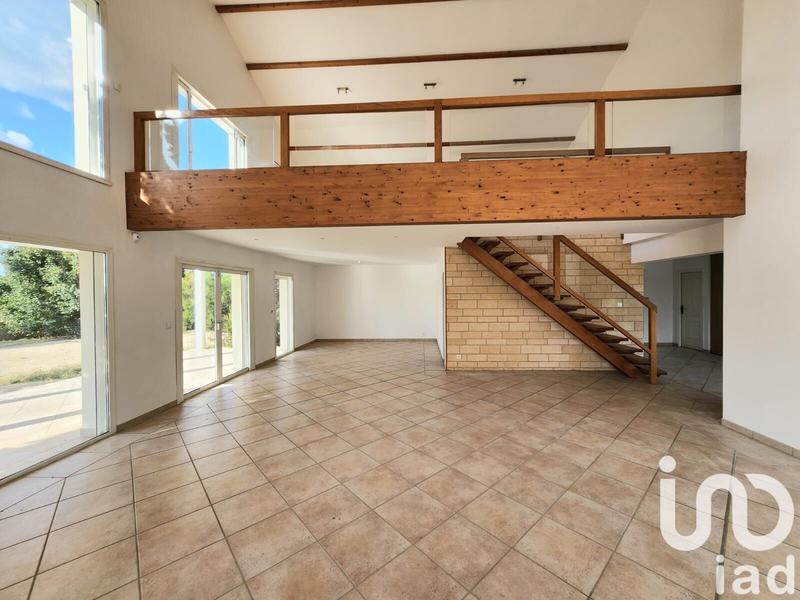Maison - 256 m² - 5 pièces