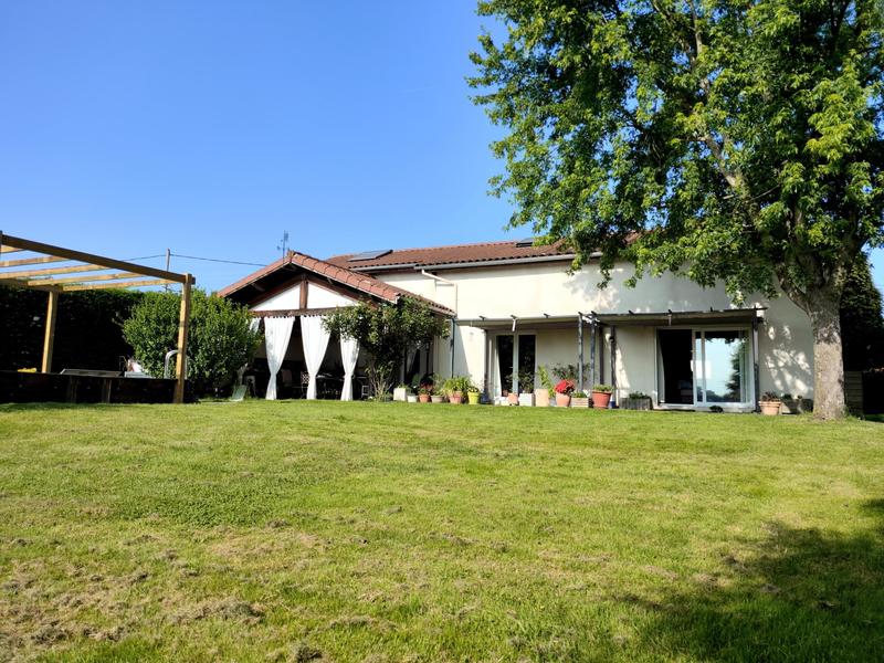 Maison - 230 m² - 7 pièces