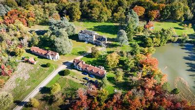 Propriété - 1 125 m² - 25 pièces