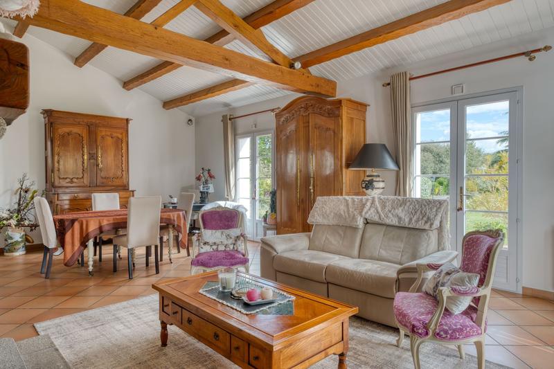 Maison - 220 m² - 8 pièces