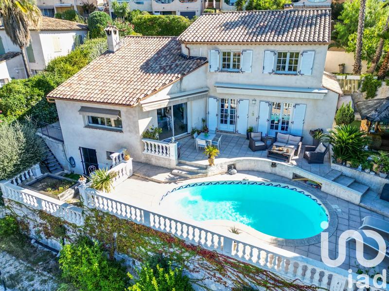 Maison - 200 m² - 6 pièces