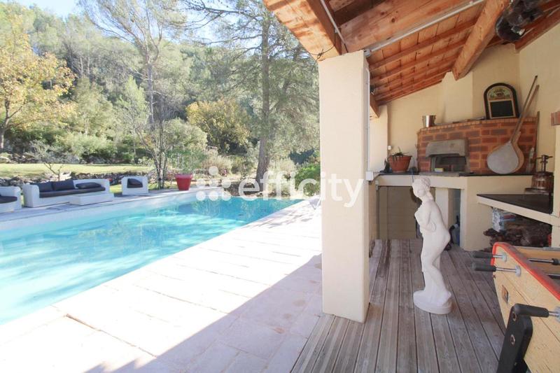 Maison - 238 m² - 8 pièces