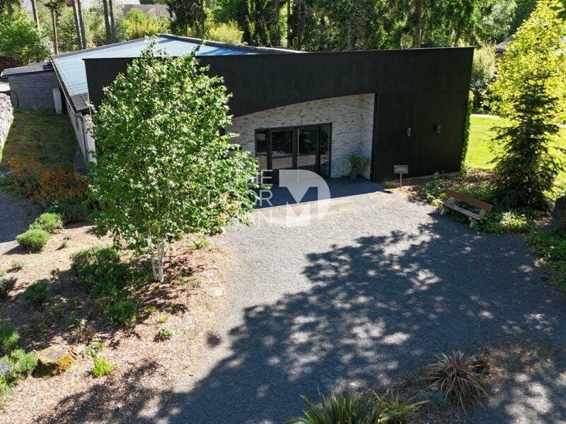 Propriété - 1 051 m² - 20 pièces