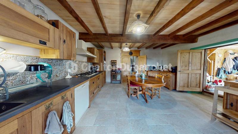 Corps de ferme - 208 m² - 7 pièces