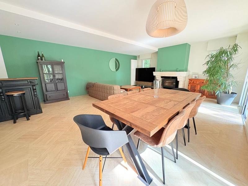 Maison - 201 m² - 8 pièces