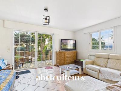 Maison - 216 m² - 7 pièces