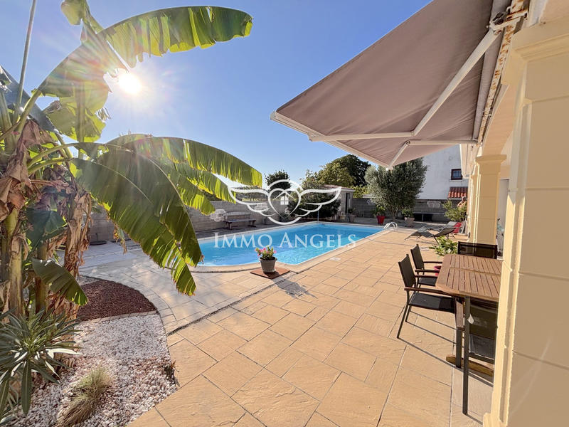 Maison traditionnelle - 179 m² - 8 pièces