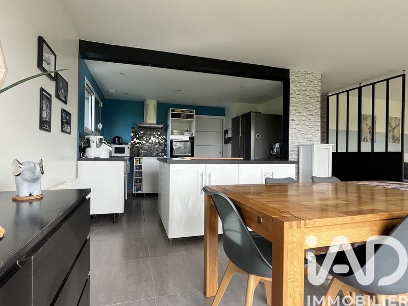 Maison - 121 m² - 5 pièces