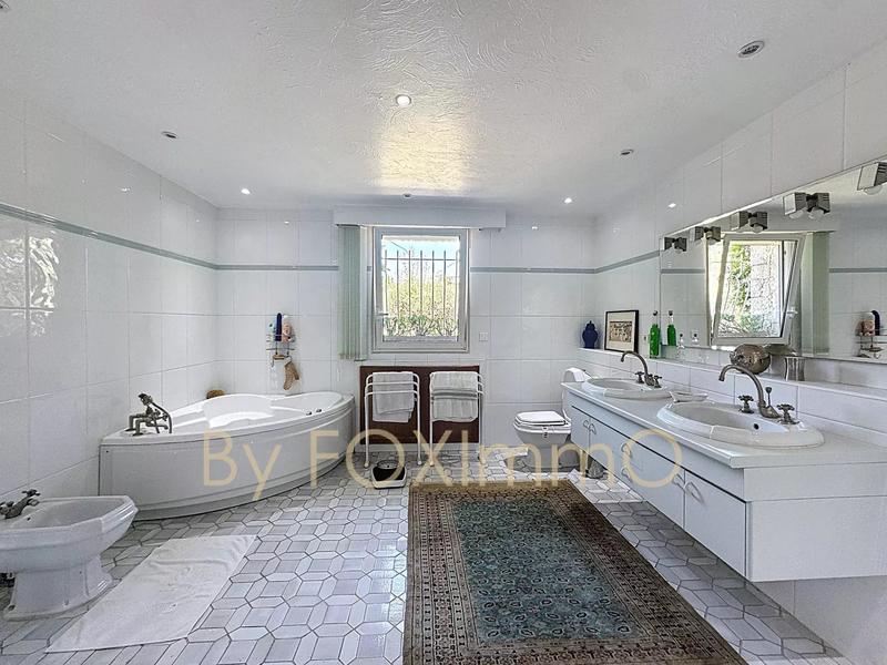 Villa - 372 m² - 9 pièces