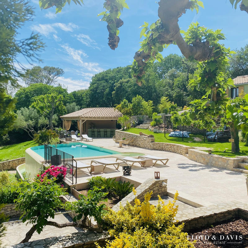 Maison - 275 m² - 9 pièces