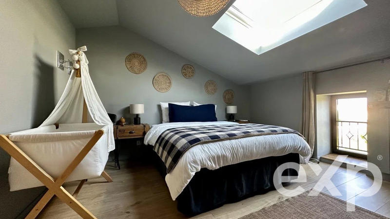 Maison - 207 m² - 9 pièces