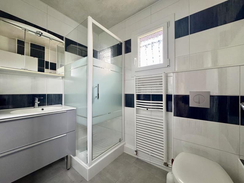 Maison - 92 m² - 6 pièces