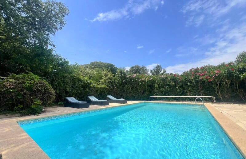 Maison - 217 m² - 8 pièces