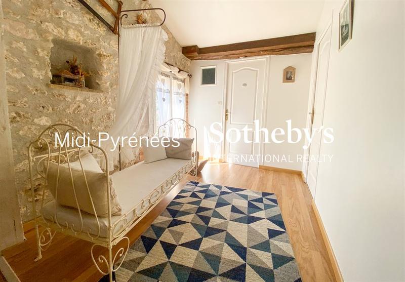 Maison - 387 m² - 11 pièces