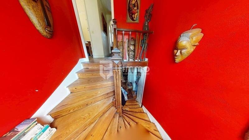 Demeure - 200 m² - 10 pièces