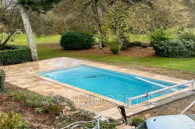 Propriété - 469 m² - 12 pièces