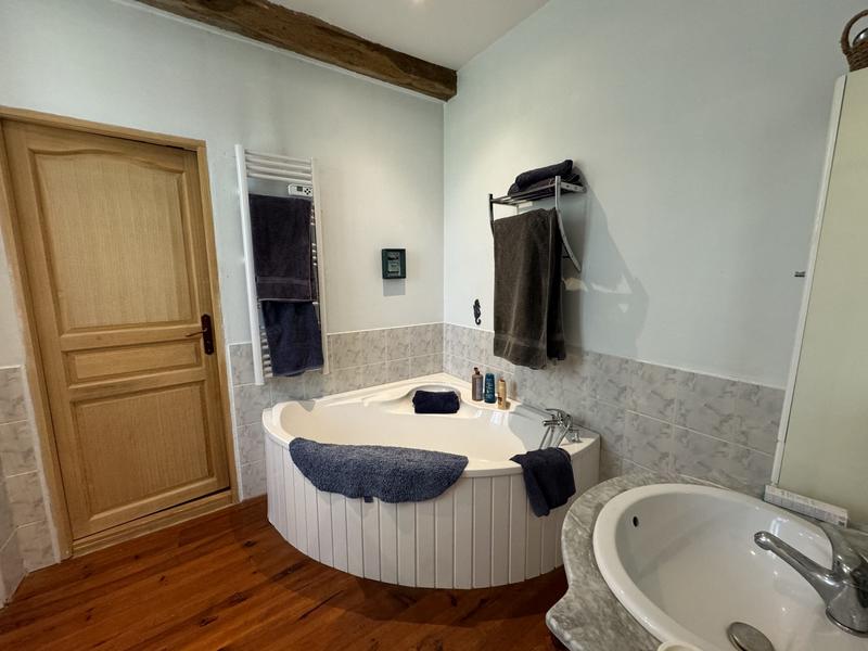 Maison ancienne - 218 m² - 7 pièces