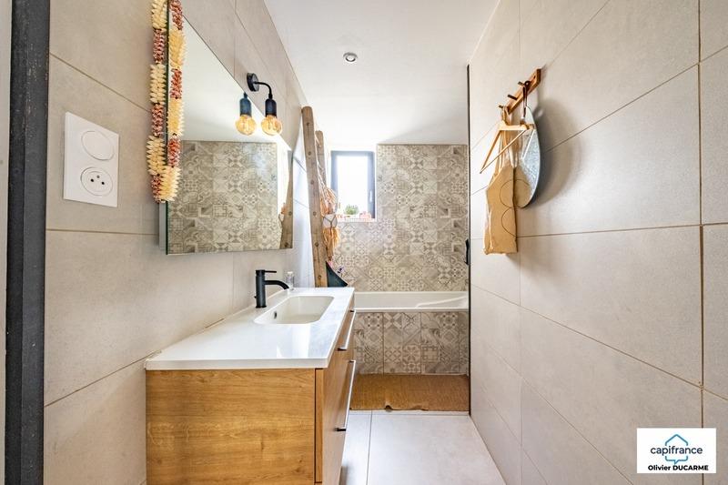 Maison - 180 m² - 9 pièces